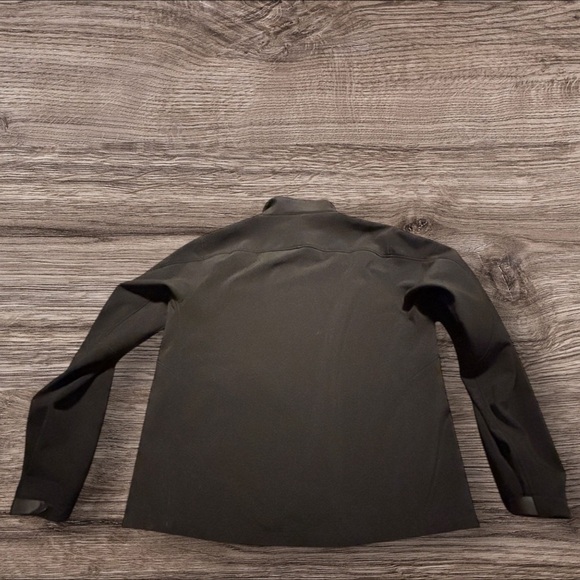 Kirkland Men's Black L Water Resistant Softshell Jacket. Excellent Condition. - Picture 9 of 16